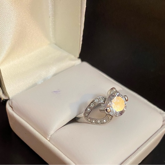 Vintage 925 Sterling Silver Cubic Zirconia ring - Picture 3 of 9